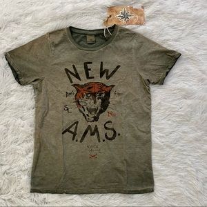 Scotch Shrunk Boys T-Shirt w/ crest artwork Size 6